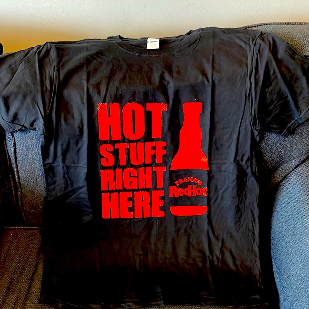 ☘️2/$15☘️BRAND NEW Franks Red Hot black tee